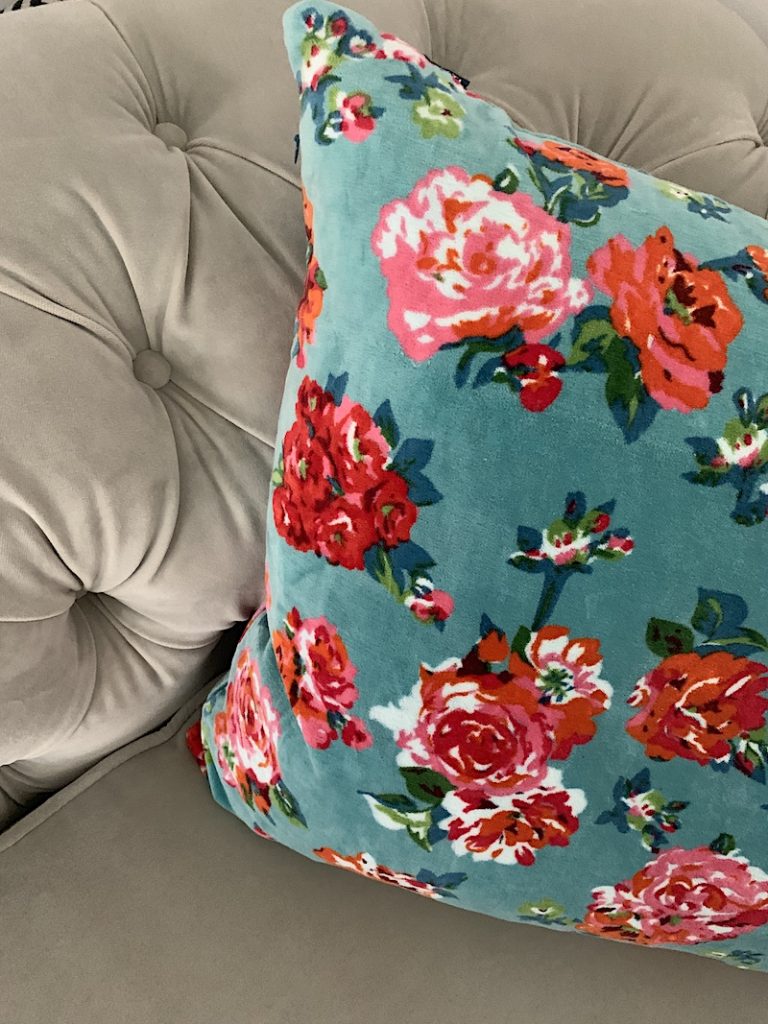 Chesterfield-with-cushion